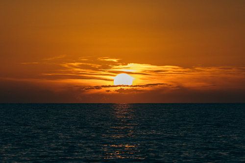 Coucher de soleil sur la côte toscane près de Torre del lago sur Stefan Lucassen