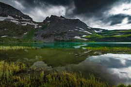 UN LAC DE MONTAGNE PLEIN D'AMBIANCE sur Simon Schuhmacher