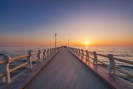 Jetée de Forte dei Marmi au coucher du soleil sur Stefano Orazzini