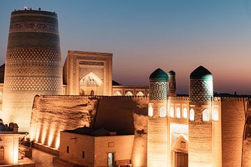 Nacht in binnenstad Khiva | reisfotografie print | Khiva, Oezbekistan van Kimberley Jekel