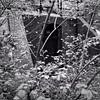 Verborgen bunker in Zwart Wit van Greta Lipman