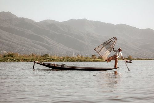De vissers van Inle Lake in Myanmar