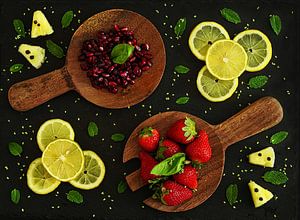 Fröhliches, frisches Stillleben mit Obst.