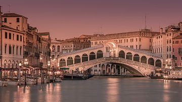 Zonsondergang in Venetië bij de Rialtobrug van Henk Meijer Photography