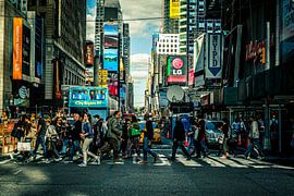 New York City Photo on Canvas – Brooklyn Bridge Dumbo Wall decoration people on zebra crossing by FotoDennis.com | Werk op de Muur