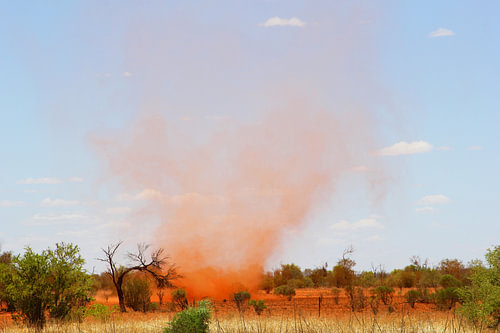 Tornade près d'Uluru