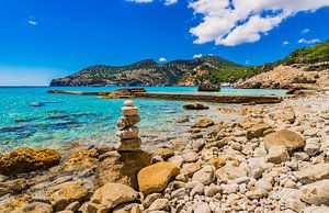 Schöner Blick auf die Strandbucht in Camp de Mar auf Mallorca von Alex Winter