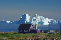 Lonely house against the backdrop of Disko Bay
