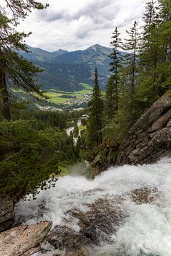 Majestueuses chutes d'eau de Krimllr en Autriche sur Jacob Molenaar