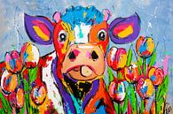 Koe in Tulpenveld van Vrolijk Schilderij thumbnail