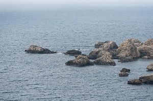 The rocks at the coastal line of Manikata  (Malta) van Werner Lerooy