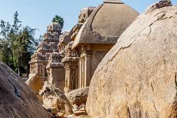 Pancha Rathas (Vijf Rathas) in Mamallapuram, een Unesco World Heritage Site in Tamil Nadu,  India van WorldWidePhotoWeb