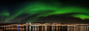 Panorama van Tromsø in Noorwegen met het Noorderlicht