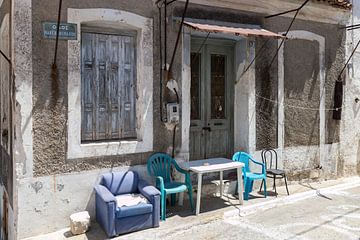 Oud meubilair op Samos van Elly Damen