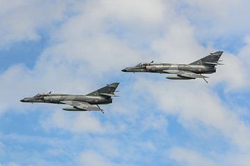 Twee Dassault-Bréguet Super-Étendards tijdens airshow. van Jaap van den Berg