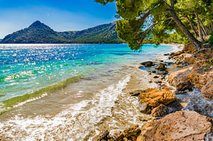 Schöne Strandlandschaft auf der Insel Mallorca, Strand Platja de Formentor, Spanien