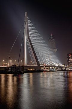 Rotterdam in de avond uren van Rob Saly