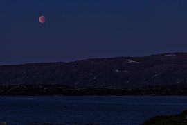Blutmond über den Bergen von Telemark und Hordaland in Norwegen