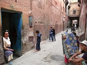 Straßenszene von einer marokkanischen Stadt  von Gonnie van de Schans Miniaturansicht