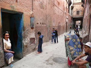 Scène de rue d'une ville marocaine sur Gonnie van de Schans