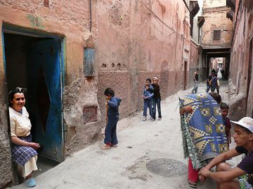 Straatbeeld Marokkaans stadje van Gonnie van de Schans