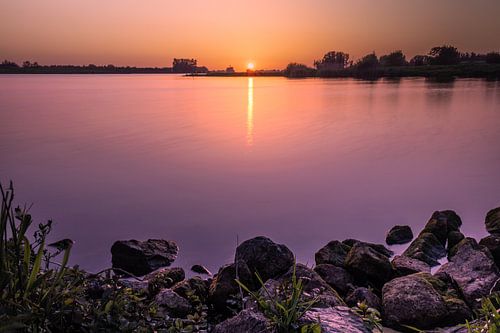 Zonsondergang aan de Rijn met lange belichtingstijd