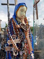 Beeld van de Heilige Maria op de pelgrimsheuvel van Siauliai in Litouwen