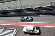 Ford GT40  door de pit lane op Spa-Francorchamps van Simon Peeters thumbnail