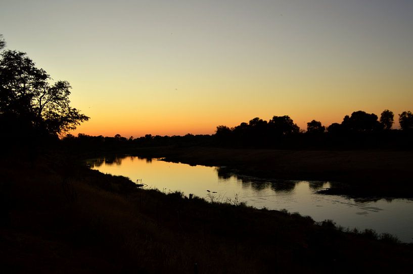 Zonsondergang bij de Shingwedzi rivier, Kruger park, Zuid Afrika par Vera Boels
