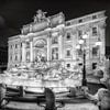 Fontana die Trevi Brunnen in Rom. Schwarz-weiss Bild. von Manfred Voss, Schwarz-weiss Fotografie
