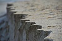 Weggespoeld zand op Maasvlakte strand