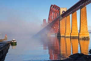 Forth Rail Bridge bei gefrierendem Nebel, South Queensferry, Edinburg