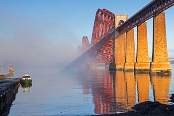 Forth Rail Bridge met aanvriezende mist, South Queensferry, Edinburg