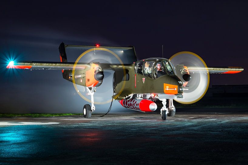 Rockwell OV-10 Bronco Nachtaufnahme von KC Photography