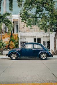 Vintage Auto in Paradijs Verticaal I Reis Fotografie van Lizzy Komen
