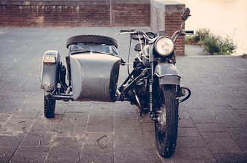 Oude zijspan motorfiets sur Pieter Wolthoorn