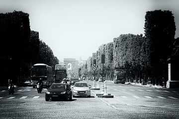 Avenue des Champs-Elysees by Leanne lovink