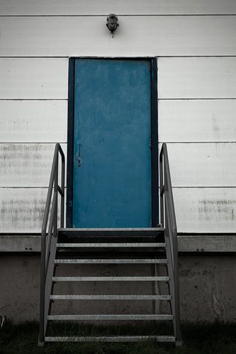Gesloten buitendeur van Nellefabriek