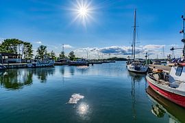 Sonnenstrahlen am Hafen Thiessow