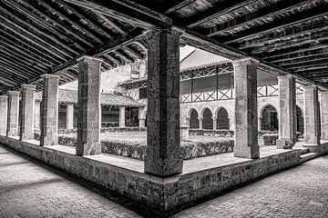 zuilengalerij binnentuin klooster van Flaran van okkofoto