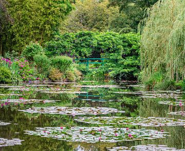 Brug in de tuinen van Claude Monet in Giverny van Martijn Joosse