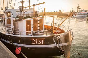 Fischkutter im Hafen von List, Sylt von Christian Müringer