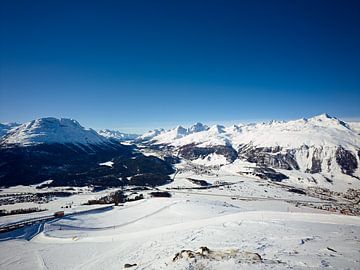 Winterpanorama in het Oberengadin, Zwitserland van Ralph Rainer Steffens