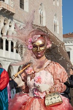 Karneval vor dem Dogenpalast in Venedig von t.ART