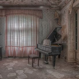 Piano room by Hettie Planckaert