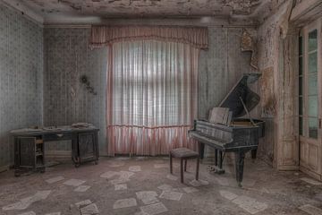 Piano room van Hettie Planckaert