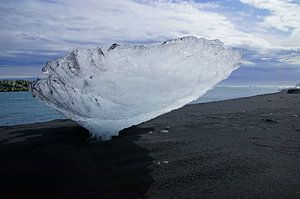 Islande, bloc de glace sur la plage de Diamond Beach