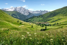 Blick auf das Marmolada-Massiv vom Sella-Pass aus – Dolomiten, Italien