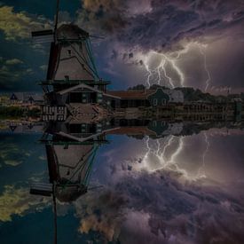 Réflexion sur l'eau, Zaanse Schans, Pays-Bas sur Maarten Kost