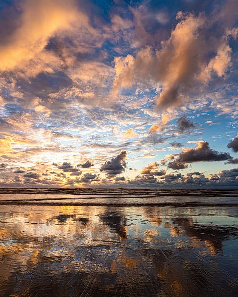Sunset on the beach of Wijk aan Zee by Bas Banga
